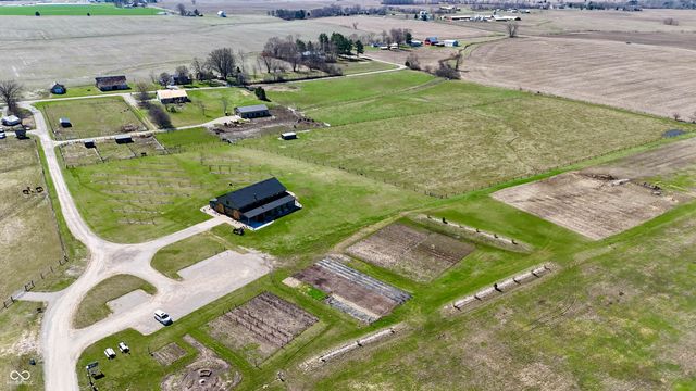 4264 Chapel Hill Court, Bargersville, IN 46106