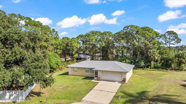1421 Grand Court NW, Palm Bay, FL 32907