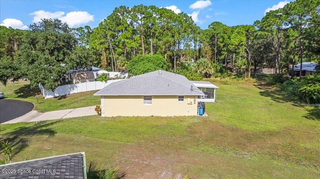 1421 Grand Court NW, Palm Bay, FL 32907