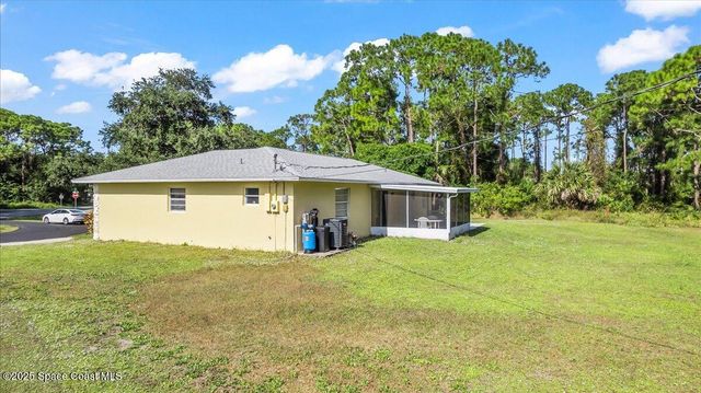 1421 Grand Court NW, Palm Bay, FL 32907