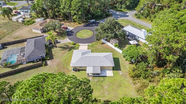 1421 Grand Court NW, Palm Bay, FL 32907