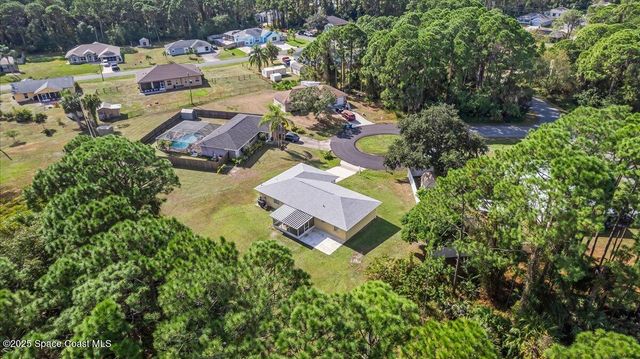 1421 Grand Court NW, Palm Bay, FL 32907