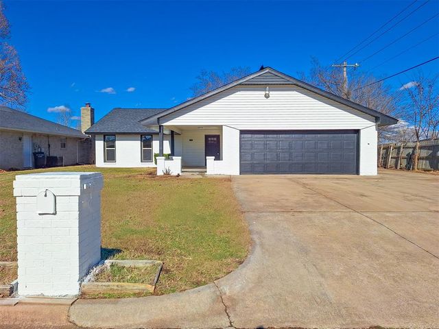 745 Wood Hollow Lane, Moore, OK 73160