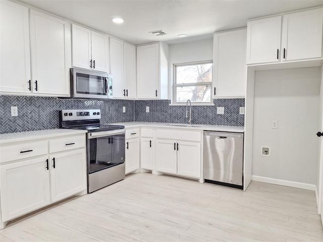 745 Wood Hollow Lane, Moore, OK 73160