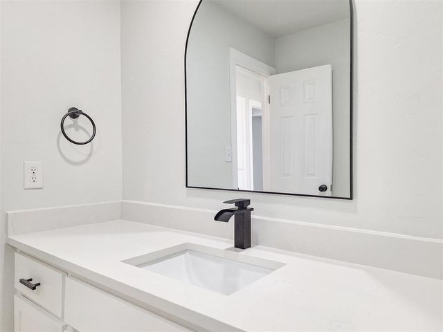 745 Wood Hollow Lane, Moore, OK 73160