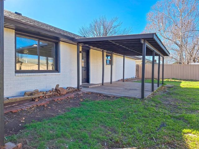 745 Wood Hollow Lane, Moore, OK 73160