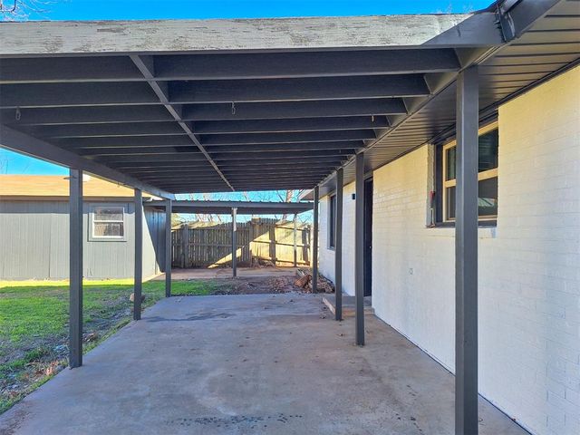 745 Wood Hollow Lane, Moore, OK 73160