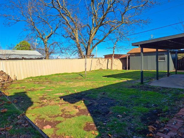 745 Wood Hollow Lane, Moore, OK 73160