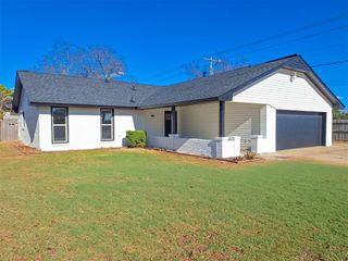 745 Wood Hollow Lane, Moore, OK 73160