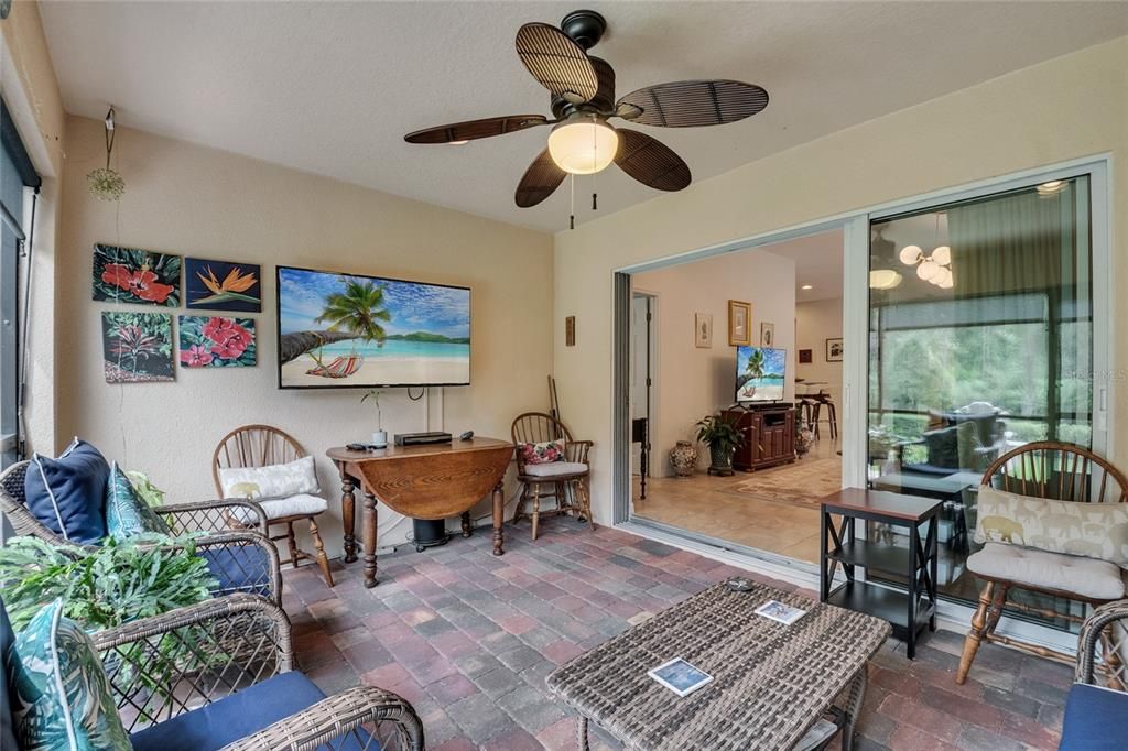 Image 24 of property listing at 11959 FIORE DRIVE, Orlando, FL 32827