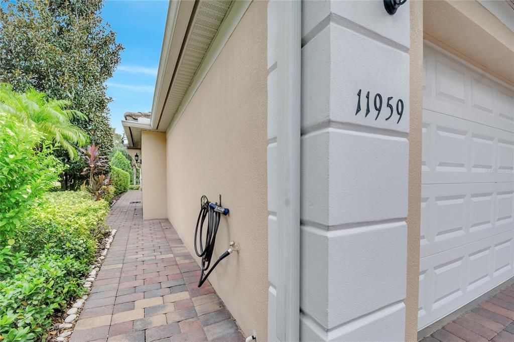 Image 4 of property listing at 11959 FIORE DRIVE, Orlando, FL 32827