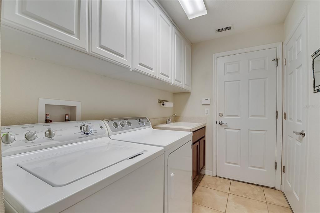 Image 9 of property listing at 11959 FIORE DRIVE, Orlando, FL 32827