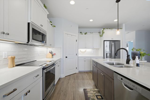 4235 Barbera St, Richland, WA 99352