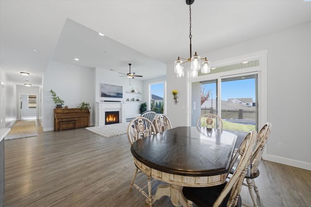 4235 Barbera St, Richland, WA 99352