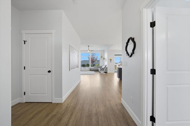 4235 Barbera St, Richland, WA 99352