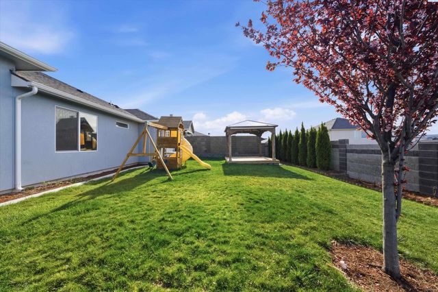 4235 Barbera St, Richland, WA 99352