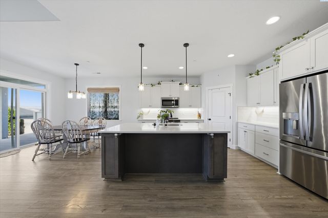 4235 Barbera St, Richland, WA 99352