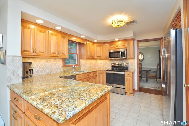 32 Tall Timbers Drive, Farmington, CT 06032