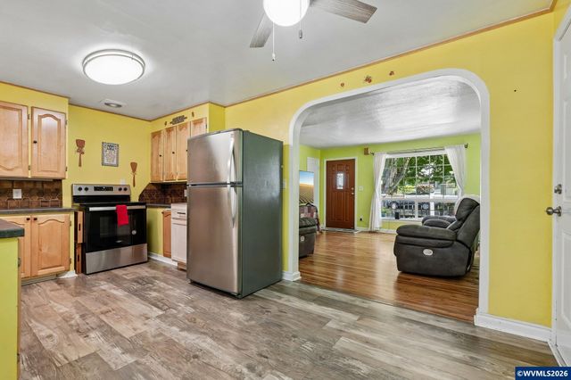 1915 23rd St NE, Salem, OR 97301