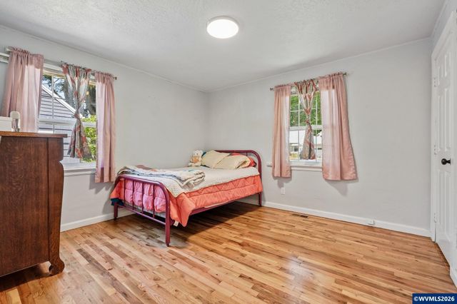 1915 23rd St NE, Salem, OR 97301