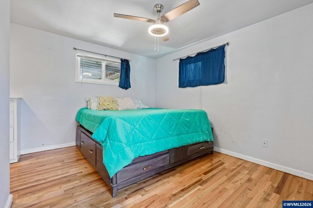 1915 23rd St NE, Salem, OR 97301