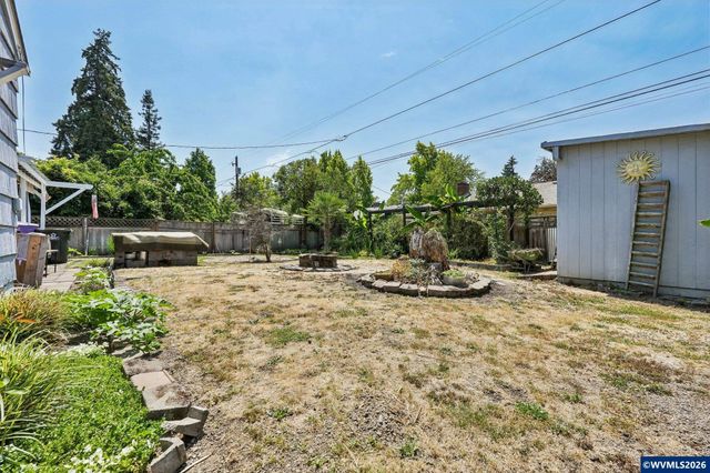 1915 23rd St NE, Salem, OR 97301