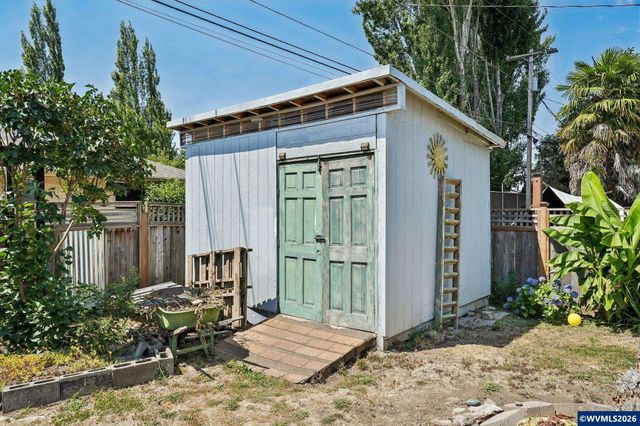 1915 23rd St NE, Salem, OR 97301