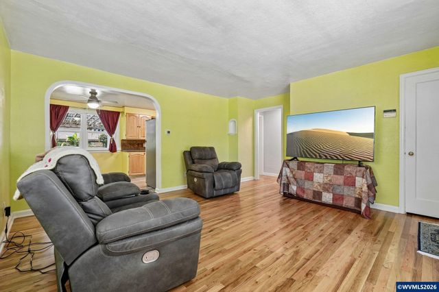 1915 23rd St NE, Salem, OR 97301