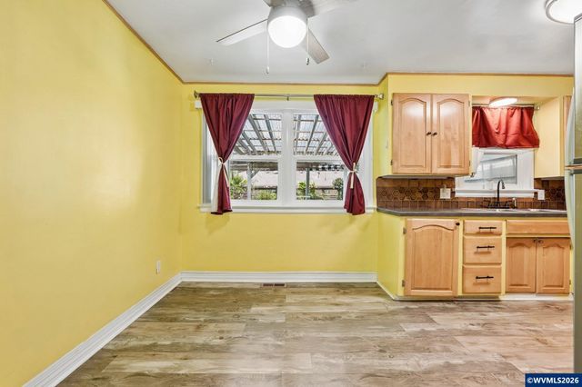 1915 23rd St NE, Salem, OR 97301