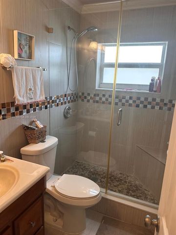 6805 NW 75th St, Tamarac, FL 33321