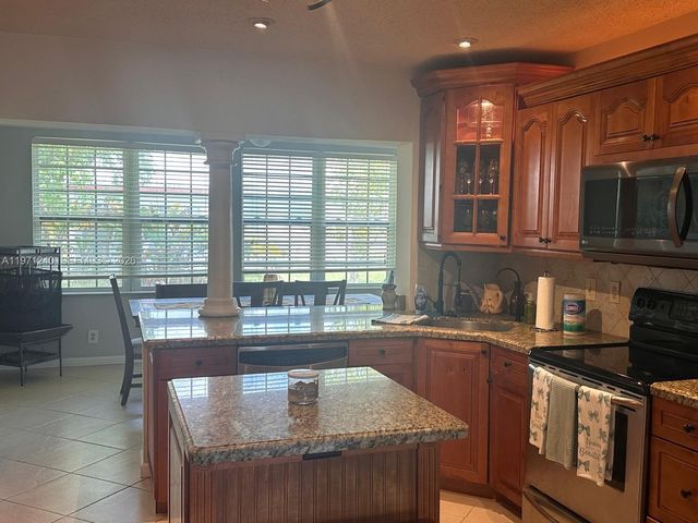 6805 NW 75th St, Tamarac, FL 33321