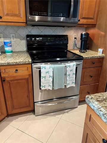 6805 NW 75th St, Tamarac, FL 33321