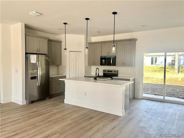2349 W Oakland Lane, Citrus Springs, FL 34434