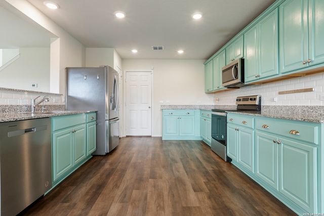 6110 WILLOW POINT BLVD, San Antonio, TX 78219