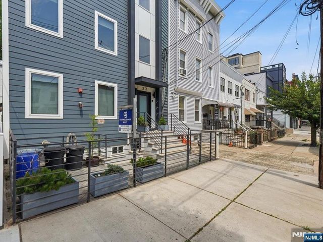 22 Lincoln Street 3, Jersey City, NJ 07307