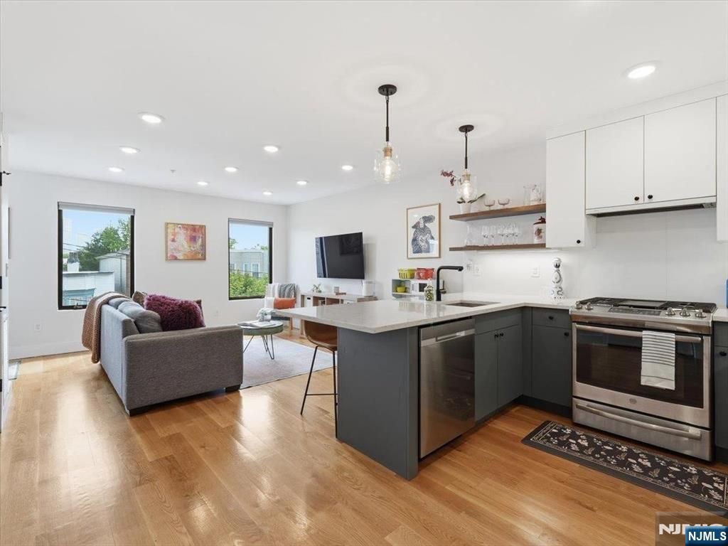 22 Lincoln Street 3, Jersey City, NJ 07307