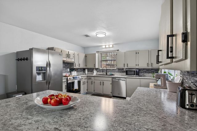 9 Snowden Circle, Greenbrier, AR 72058