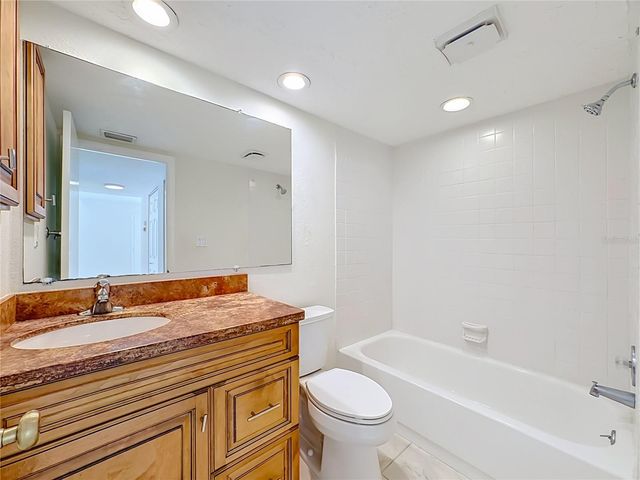 1601 PELICAN POINT DRIVE 215, Sarasota, FL 34231