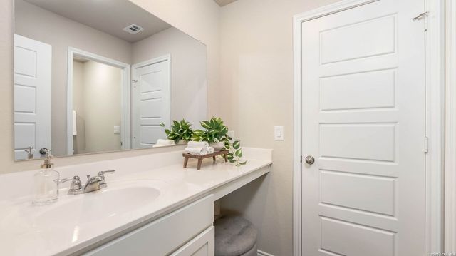 14619 Butch Cassidy, Lytle, TX 78052