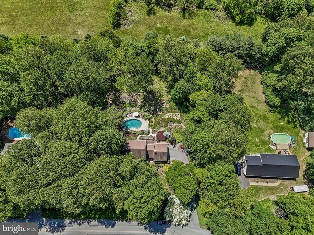 24 CHINKAPIN DRIVE, Fleetwood, PA 19522