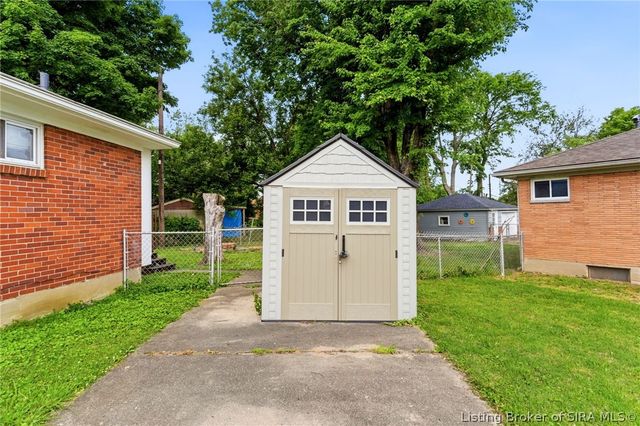 315 Mockingbird Drive, Jeffersonville, IN 47130