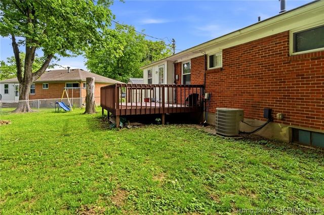 315 Mockingbird Drive, Jeffersonville, IN 47130
