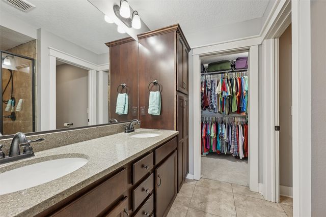 5020 NE Ledgestone Court, Ankeny, IA 50021