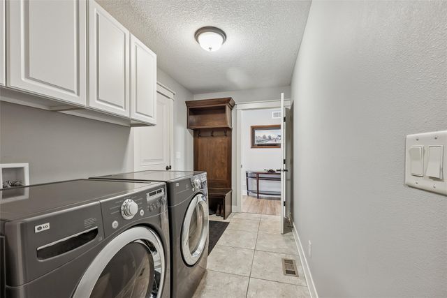 5020 NE Ledgestone Court, Ankeny, IA 50021