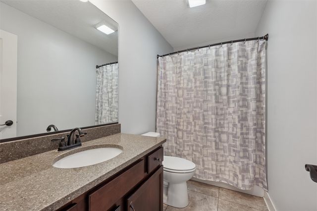 5020 NE Ledgestone Court, Ankeny, IA 50021