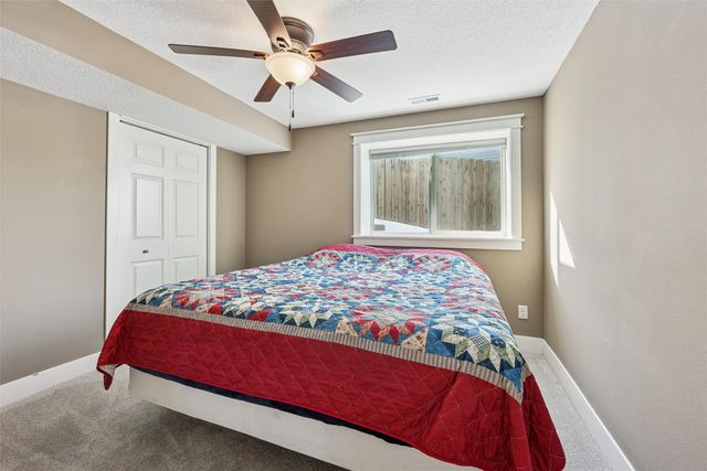 5020 NE Ledgestone Court, Ankeny, IA 50021