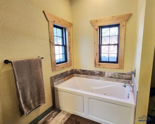 20076 HIGGINS GULCH RD, Spearfish, SD 57783