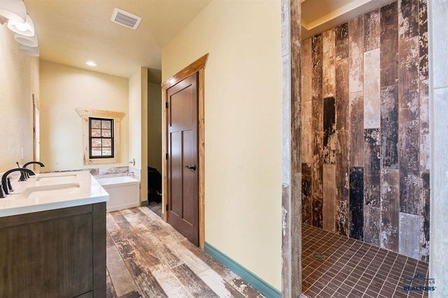 20076 HIGGINS GULCH RD, Spearfish, SD 57783