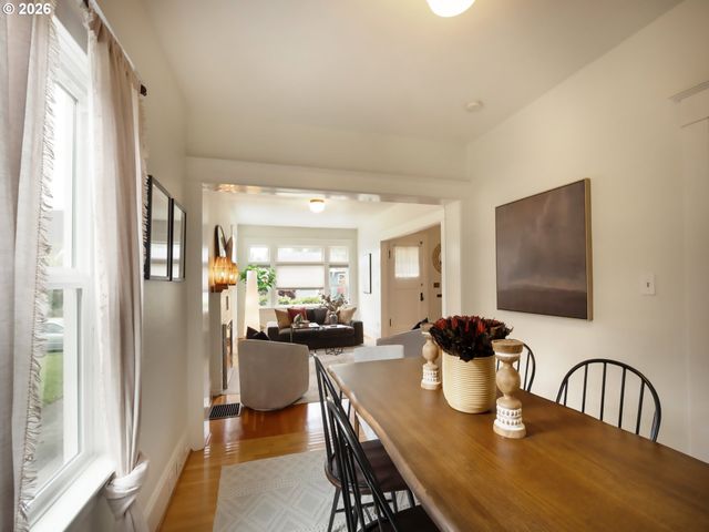 4022 Se CARUTHERS St, Portland, OR 97214