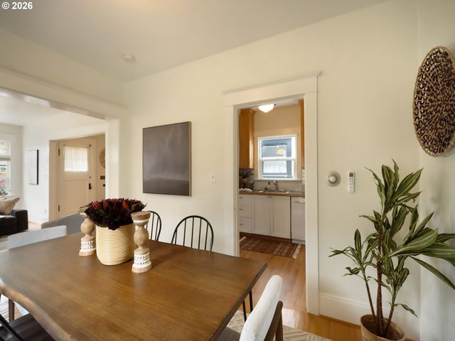 4022 Se CARUTHERS St, Portland, OR 97214